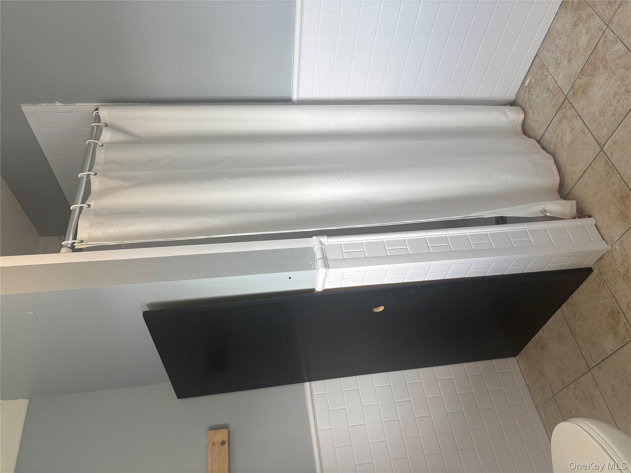 #12 photo, 521 Oak Street, Copiague , NY 11726