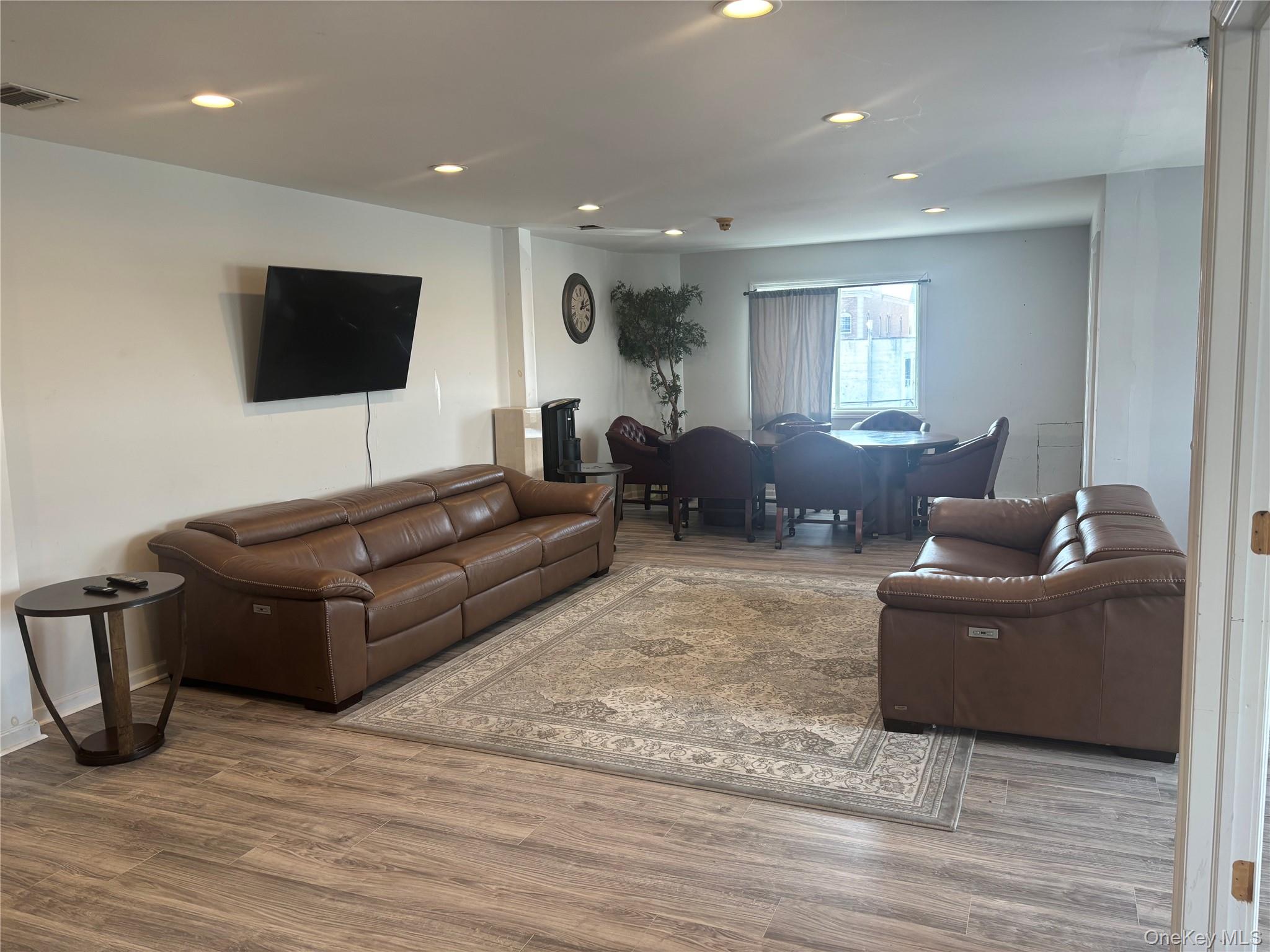 #3 photo, 521 Oak Street, Copiague , NY 11726