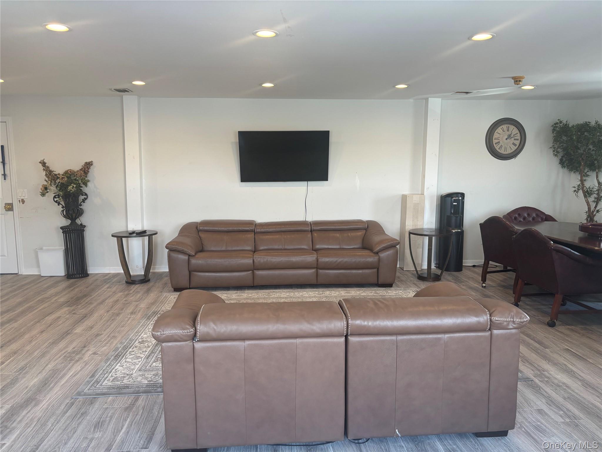 #9 photo, 521 Oak Street, Copiague , NY 11726