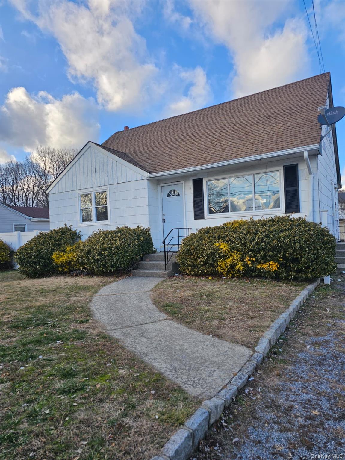 #1 photo, 7 Montgomery Street, Саффолк ‖ Brentwood , NY 11717