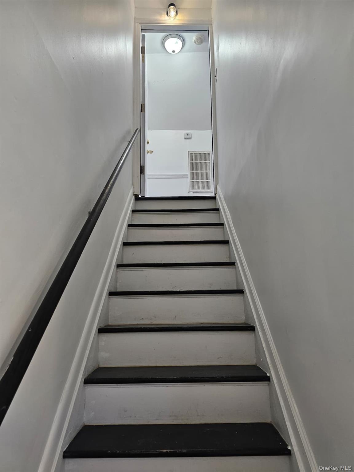 #2 photo, 7 Montgomery Street, Саффолк ‖ Brentwood , NY 11717