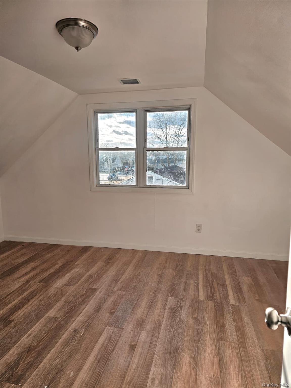 #8 photo, 7 Montgomery Street, Саффолк ‖ Brentwood , NY 11717