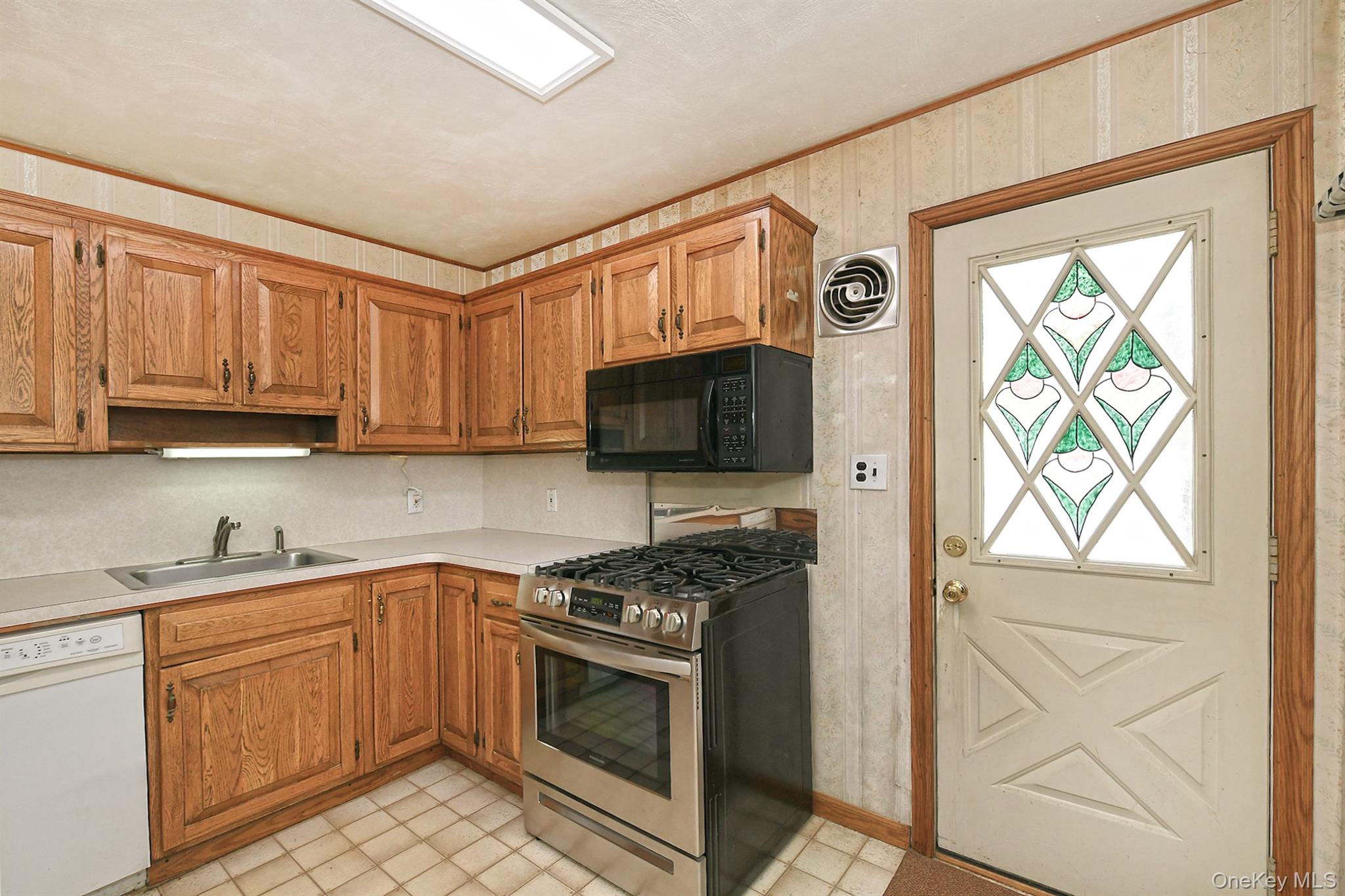 #11 photo, 481 Leonard Boulevard, New Hyde Park , NY 11040