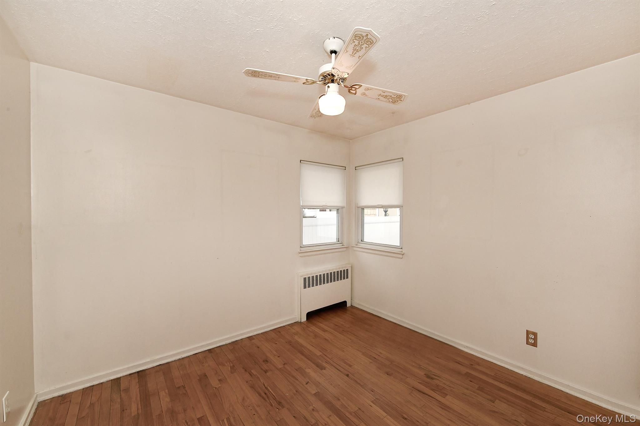 #15 photo, 481 Leonard Boulevard, New Hyde Park , NY 11040