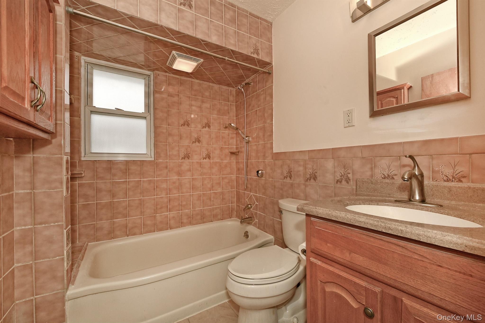 #16 photo, 481 Leonard Boulevard, New Hyde Park , NY 11040