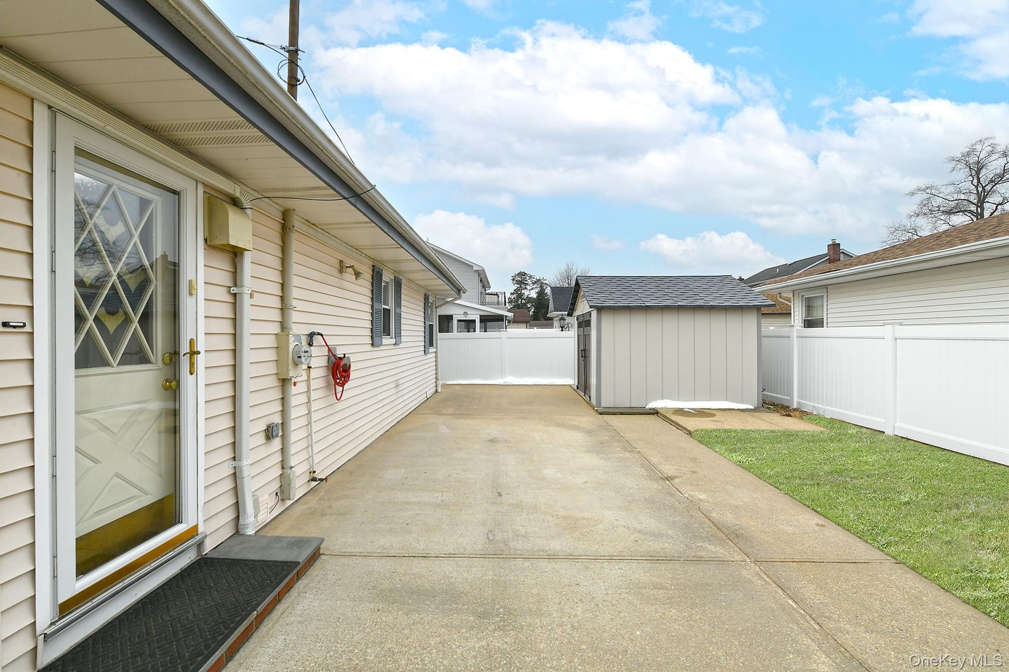 #4 photo, 481 Leonard Boulevard, New Hyde Park , NY 11040