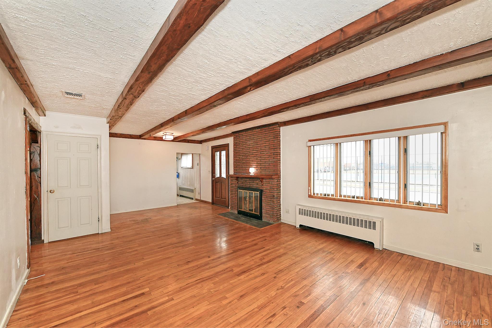 #9 photo, 481 Leonard Boulevard, New Hyde Park , NY 11040