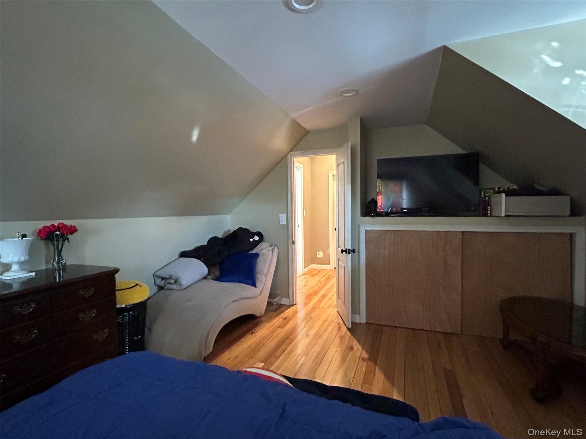 #19 photo, 17 Molyneaux Road, Valley Stream , NY 11580