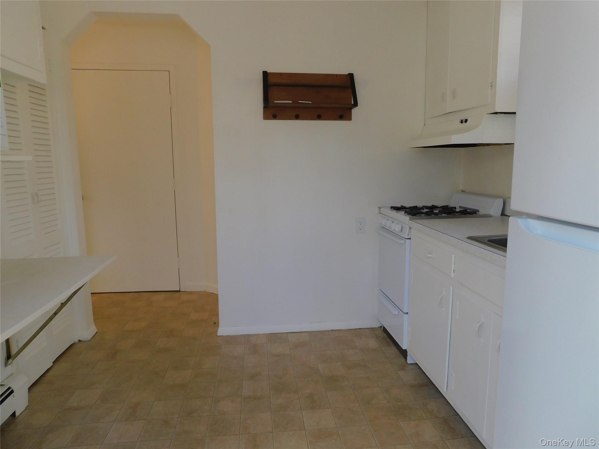 #7 photo, 111 Lakeside Trail, Ridge , NY 11961