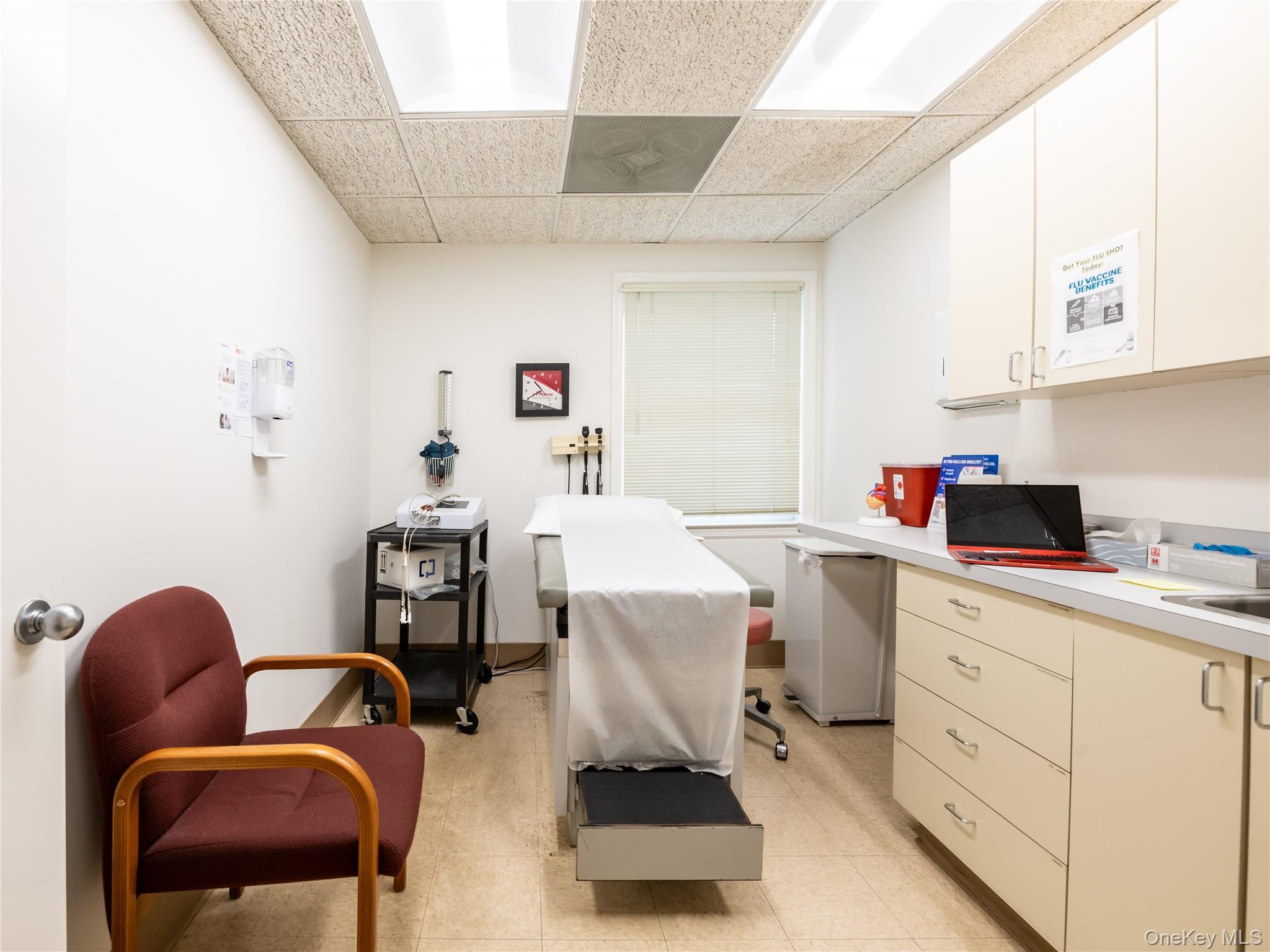 #12 photo, 450 Plandome Road, नासाउ काउंटी Manhasset , NY 11030