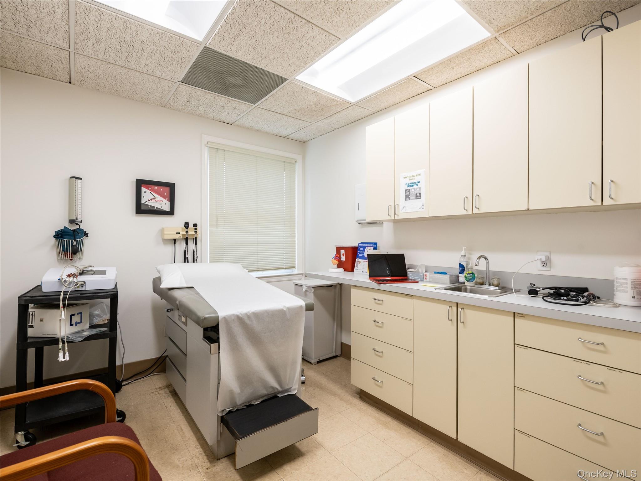 #13 photo, 450 Plandome Road, नासाउ काउंटी Manhasset , NY 11030