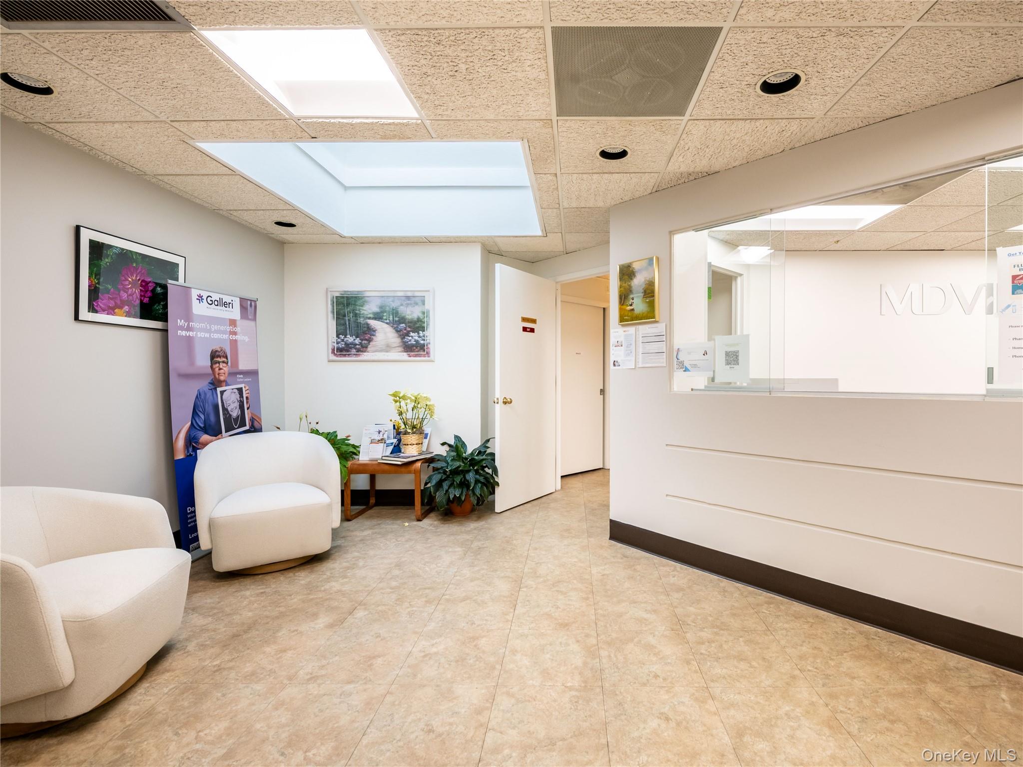 #4 photo, 450 Plandome Road, नासाउ काउंटी Manhasset , NY 11030