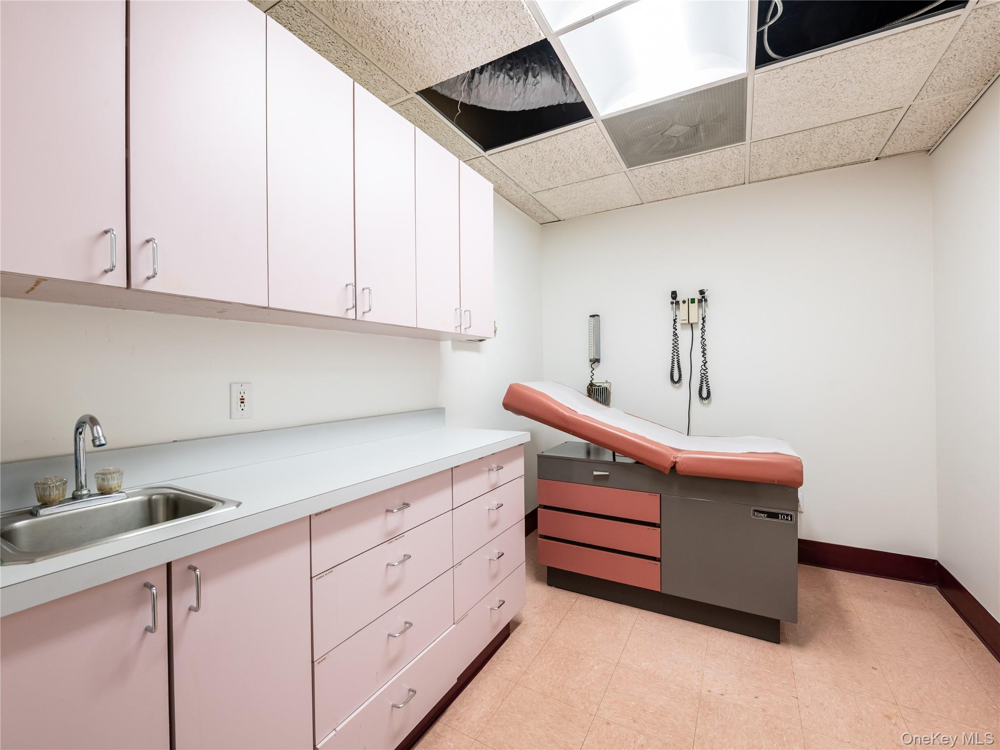 #8 photo, 450 Plandome Road, नासाउ काउंटी Manhasset , NY 11030