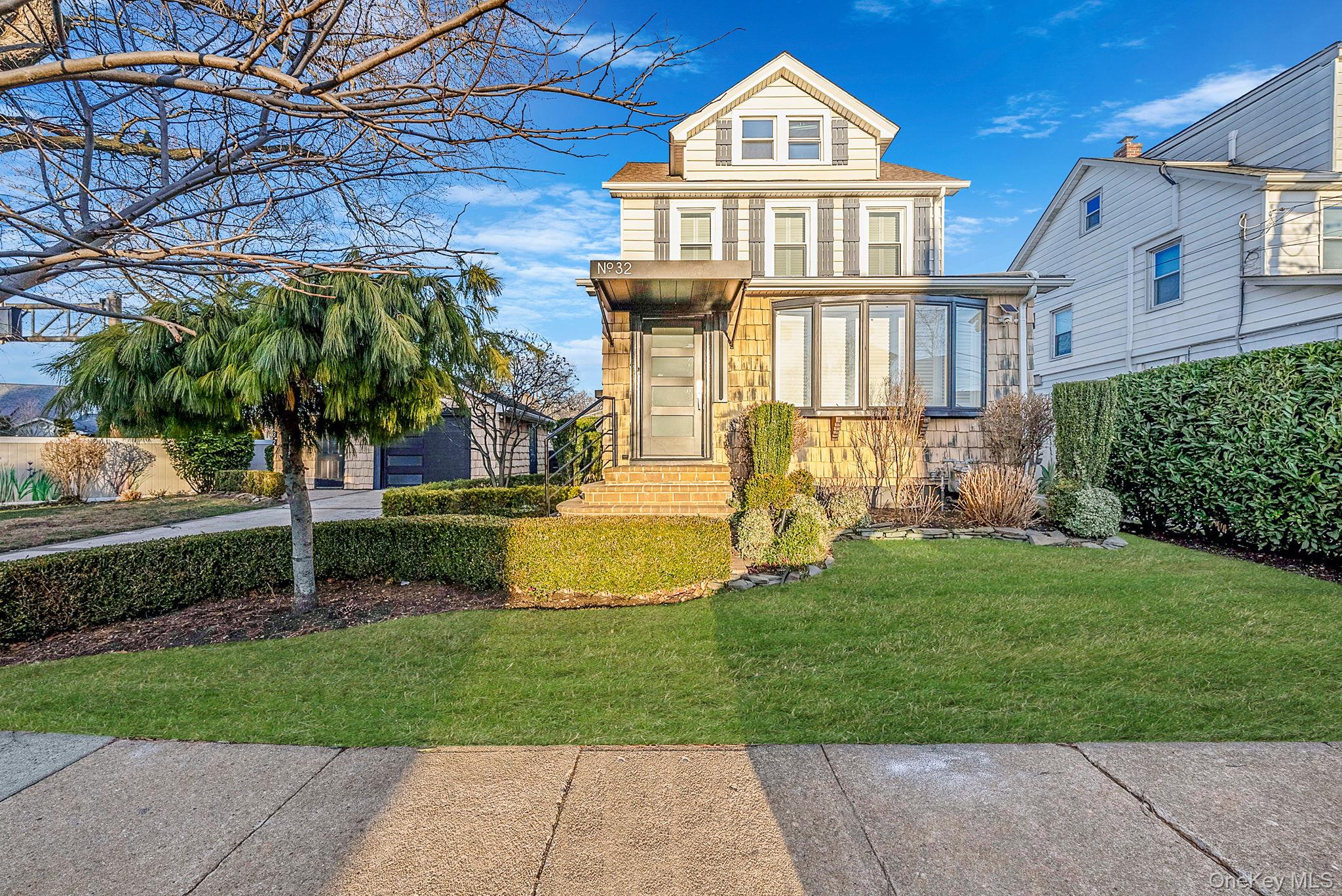 #1 photo, 32 Everett, Lynbrook , NY 11563