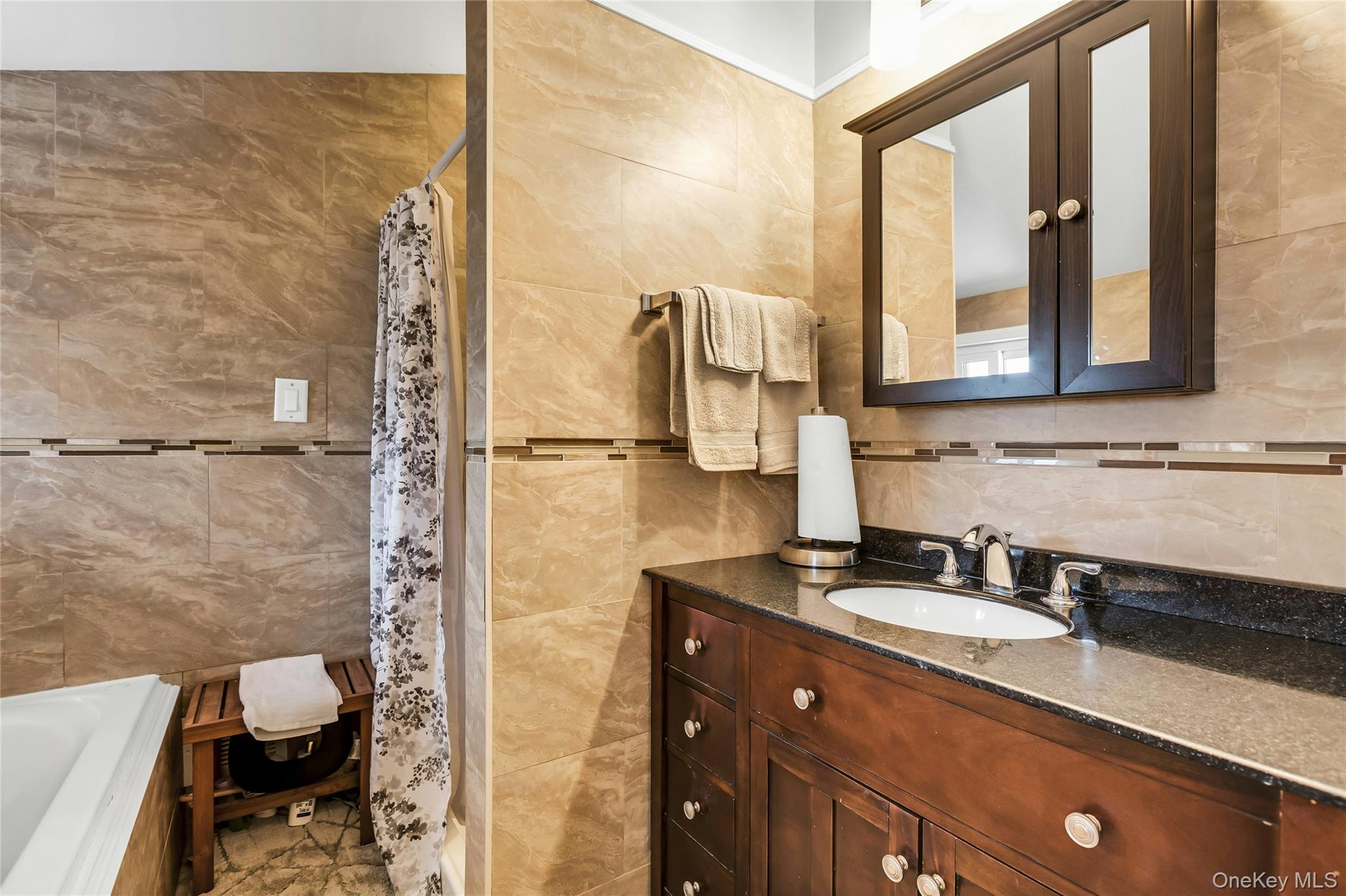 #19 photo, 360 Locust Avenue, Oakdale , NY 11769