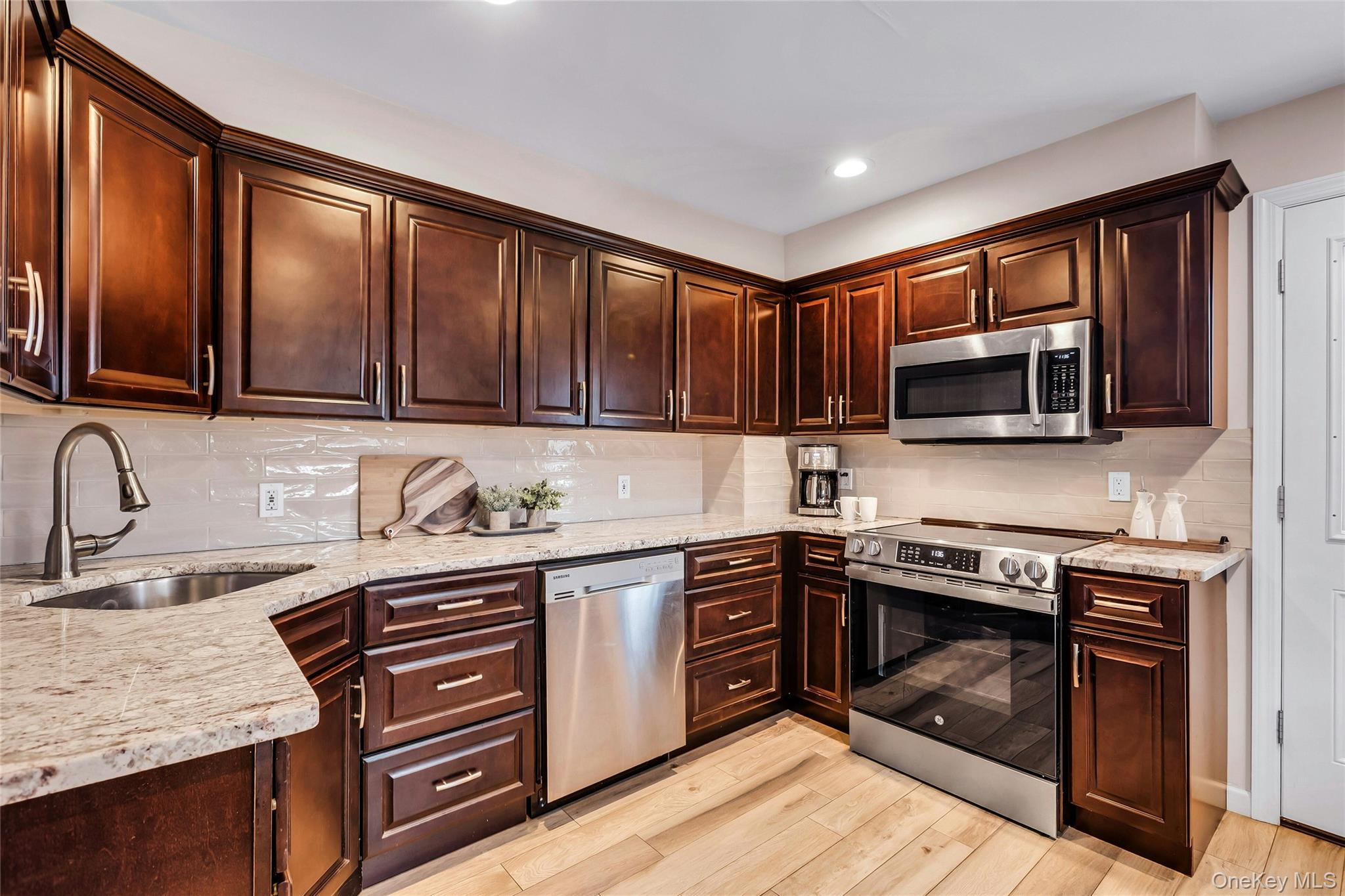 #4 photo, 360 Locust Avenue, Oakdale , NY 11769