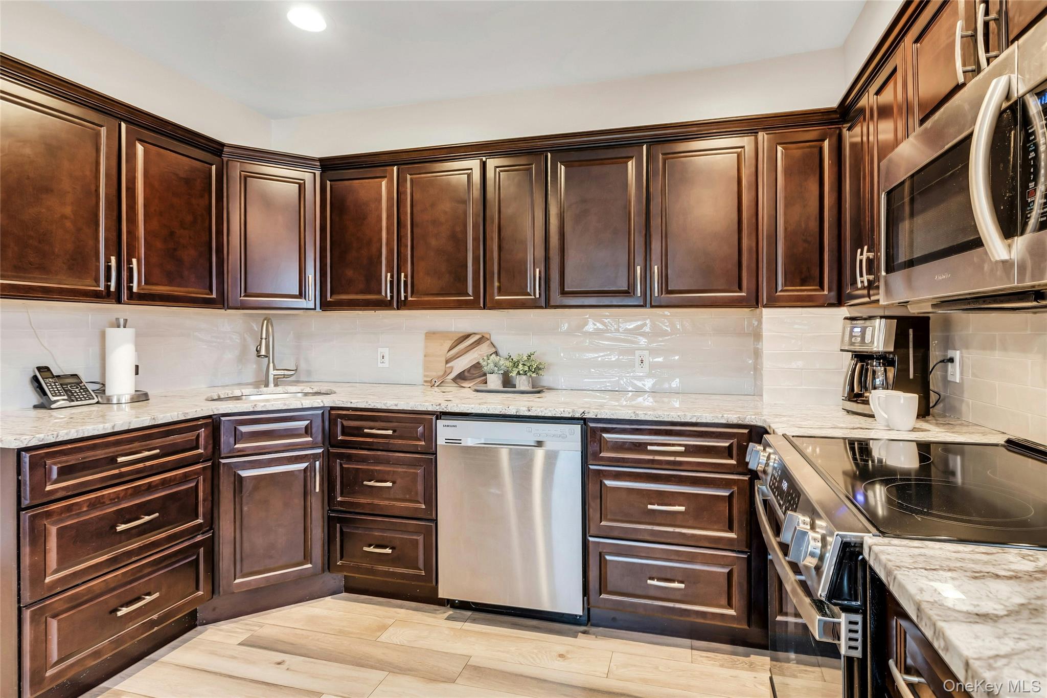 #5 photo, 360 Locust Avenue, Oakdale , NY 11769