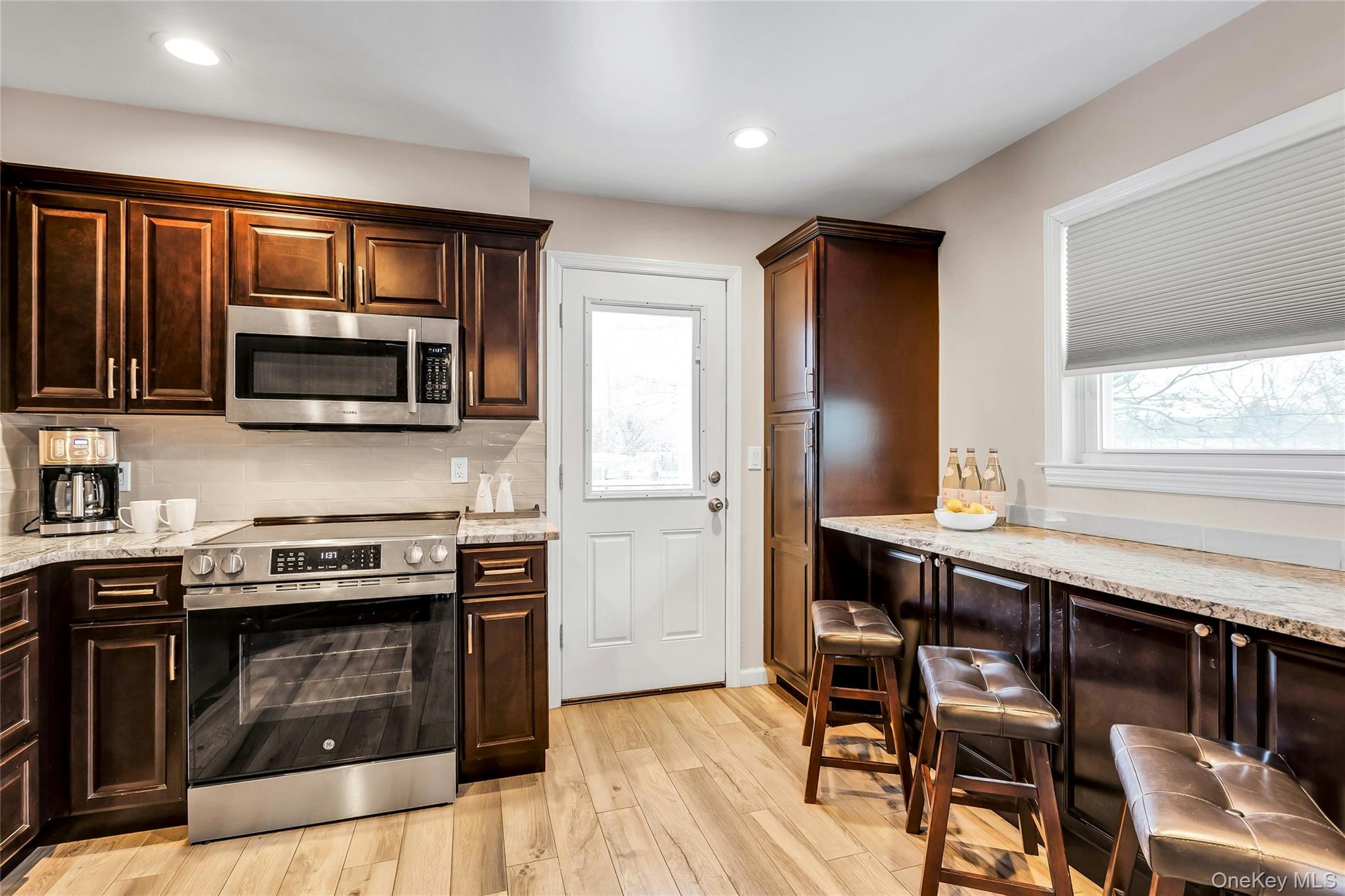 #6 photo, 360 Locust Avenue, Oakdale , NY 11769