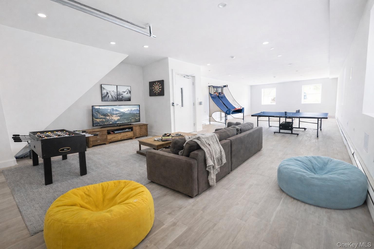 #10 photo, 74-13 Hillmeyer Avenue, कुईंस Arverne , NY 11692