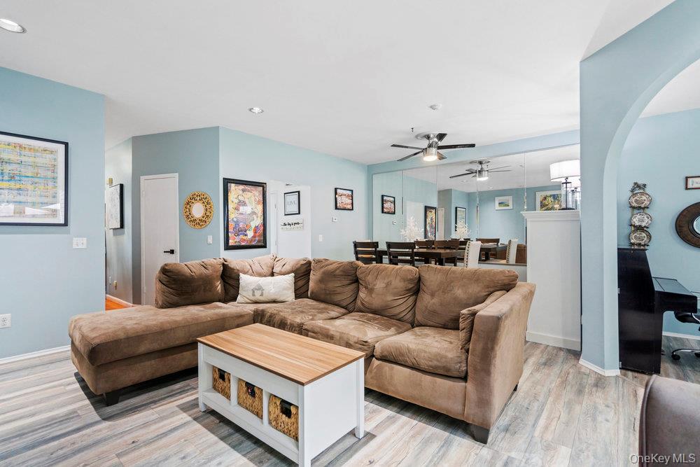 #7 photo, 824 Birchwood Park Drive, سوفولك Middle Island , NY 11953