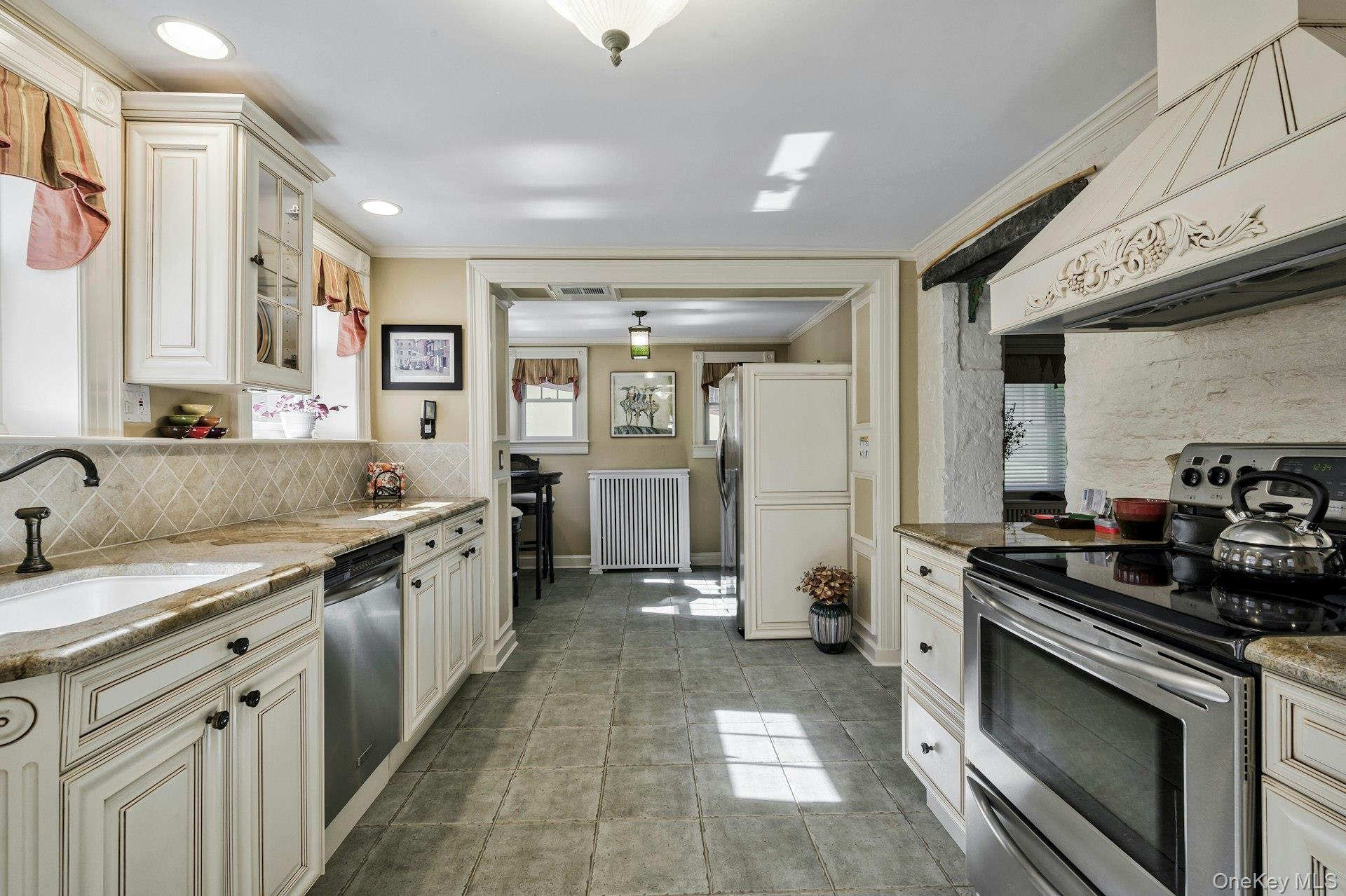 #17 photo, 126 Cove Road, Oyster Bay Cove , NY 11771