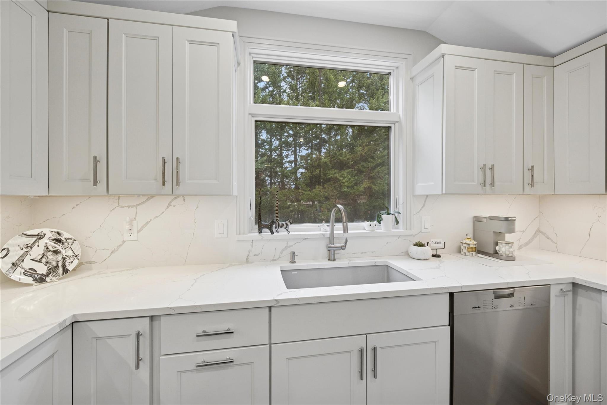 #13 photo, 17 Dover Lane, नासाउ काउंटी Old Bethpage , NY 11804