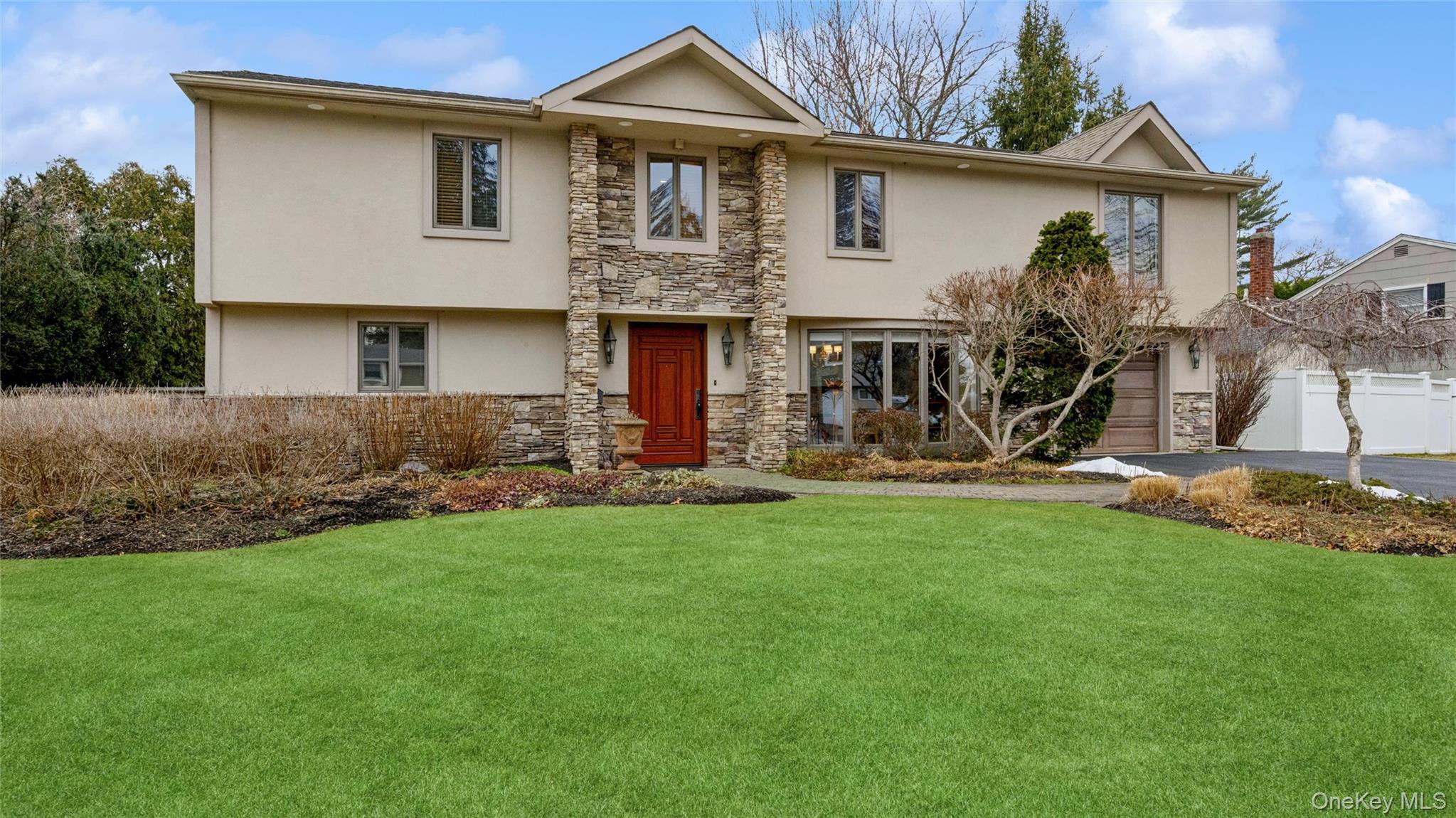 #2 photo, 17 Dover Lane, नासाउ काउंटी Old Bethpage , NY 11804