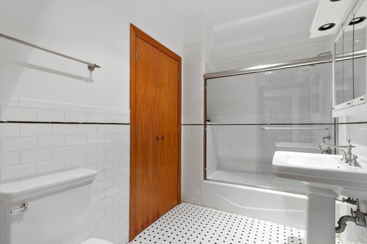 #12 photo, 133 W 14th Street, מנהטן Chelsea , NY 10011