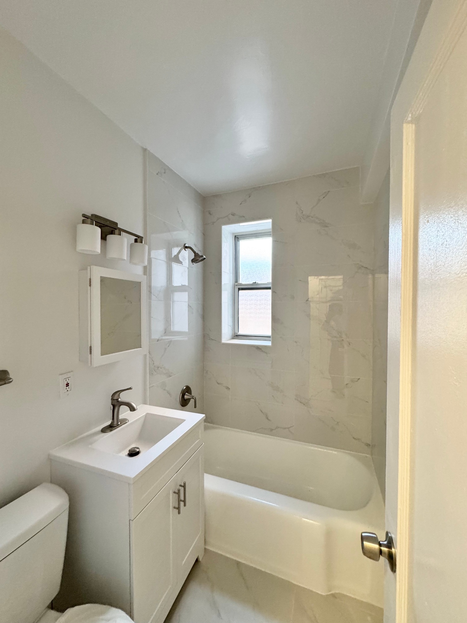 #8 photo, 63-60 102nd Street, कुईंस Rego Park , NY 11374