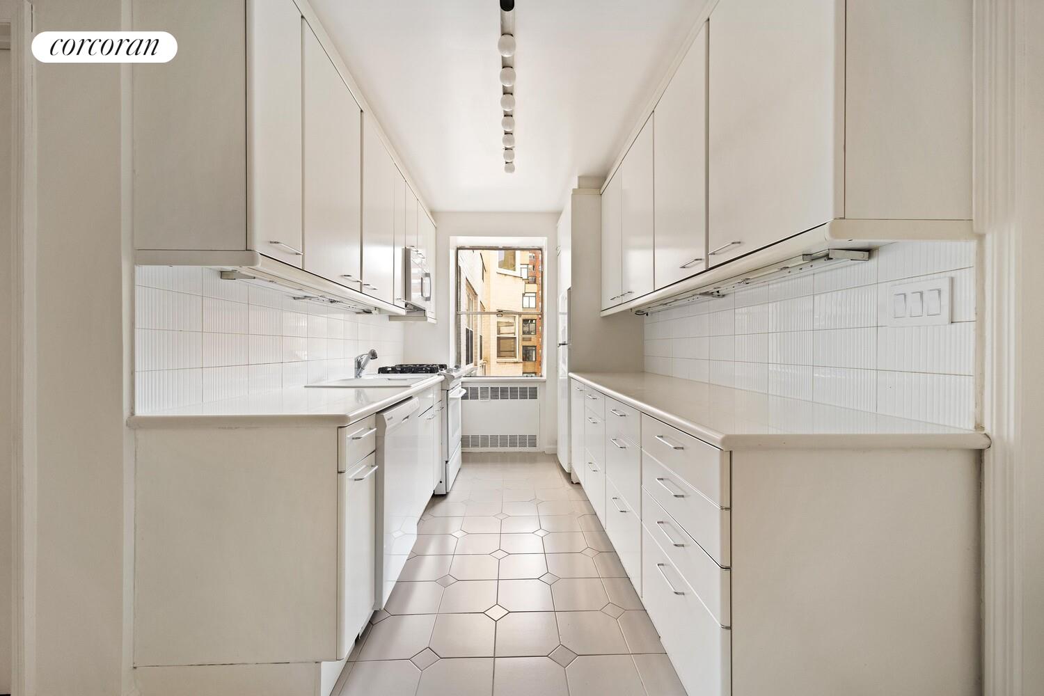 #17 photo, 150 E 77TH Street, मैनहटन Lenox Hill , NY 10075