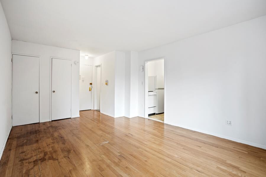 #3 photo, 301 E 84TH Street, Yorkville , NY 10028