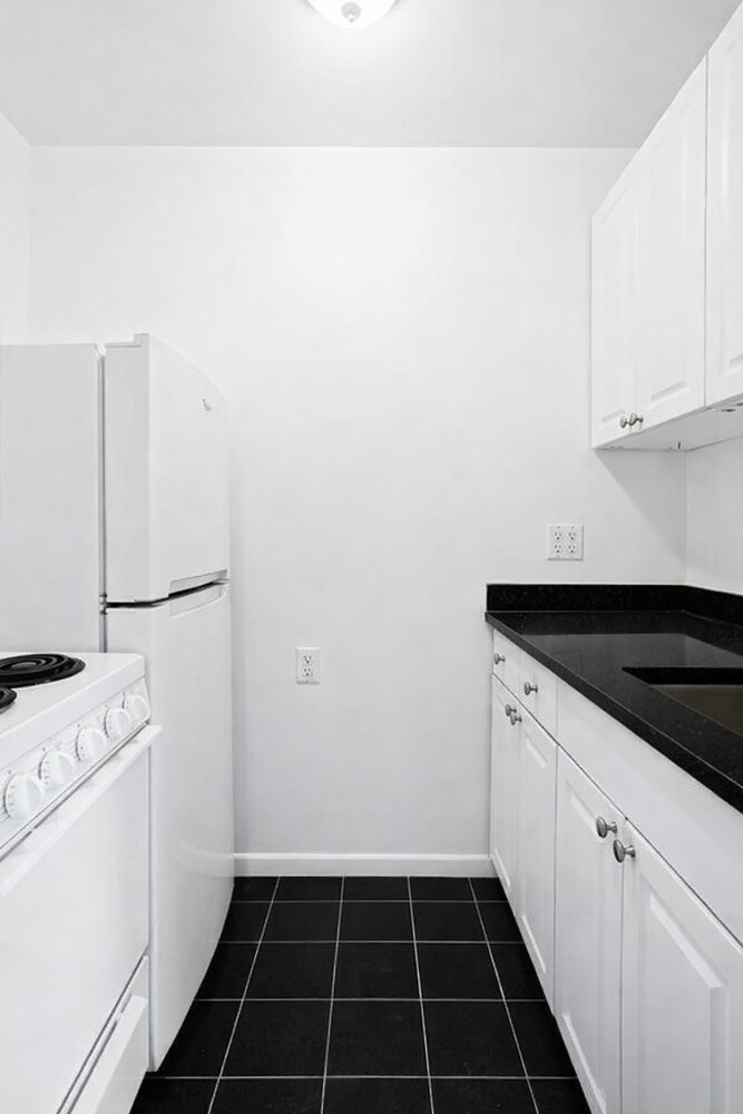 #4 photo, 301 E 84TH Street, Yorkville , NY 10028