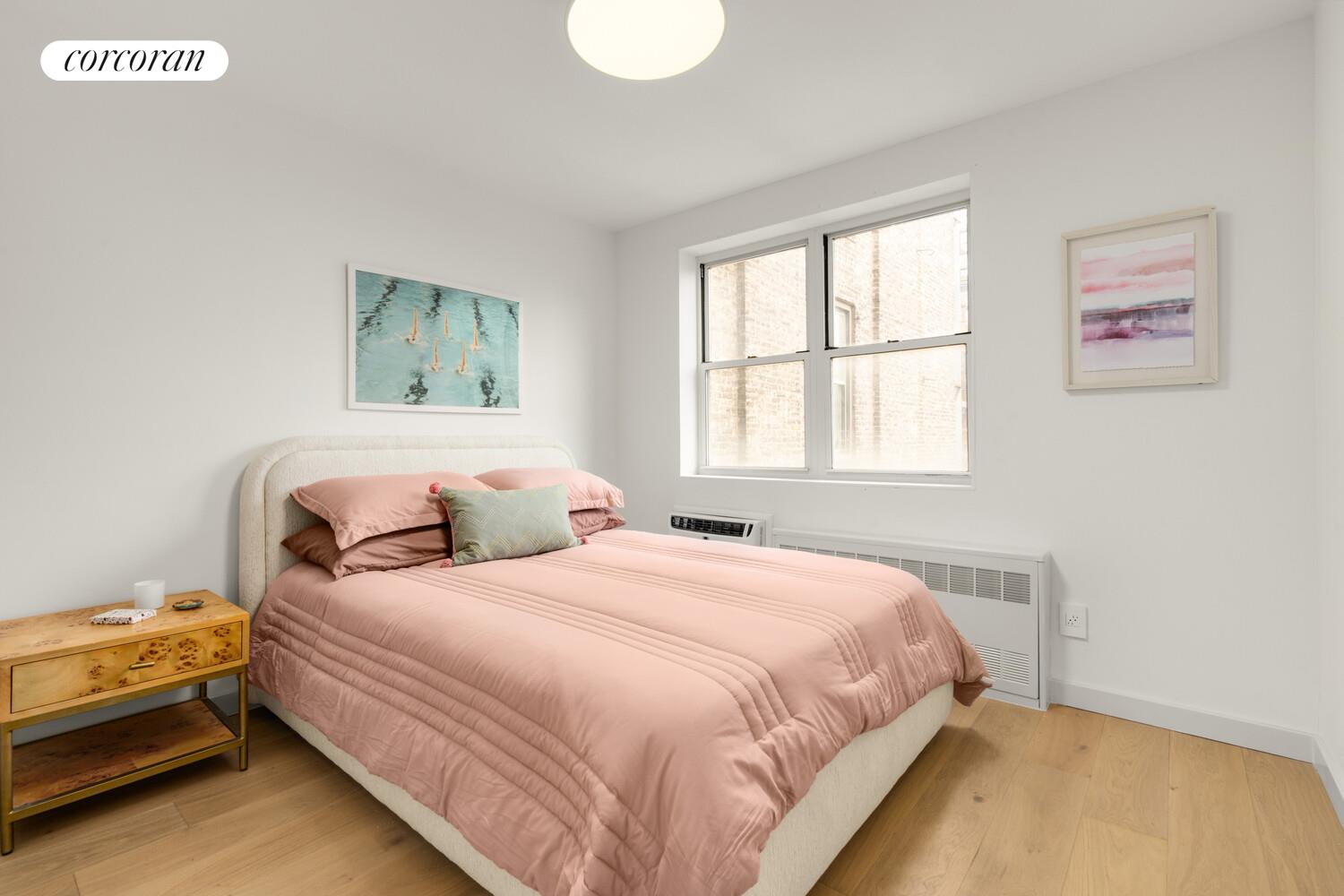 #5 photo, 170 W 23RD Street, Chelsea , NY 10011