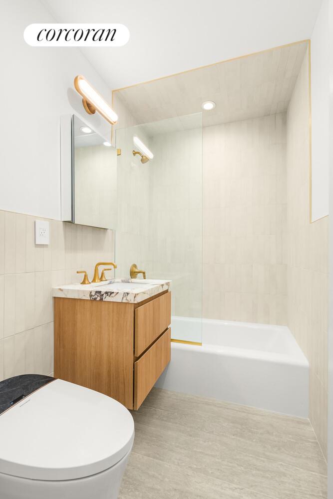 #6 photo, 170 W 23RD Street, Chelsea , NY 10011