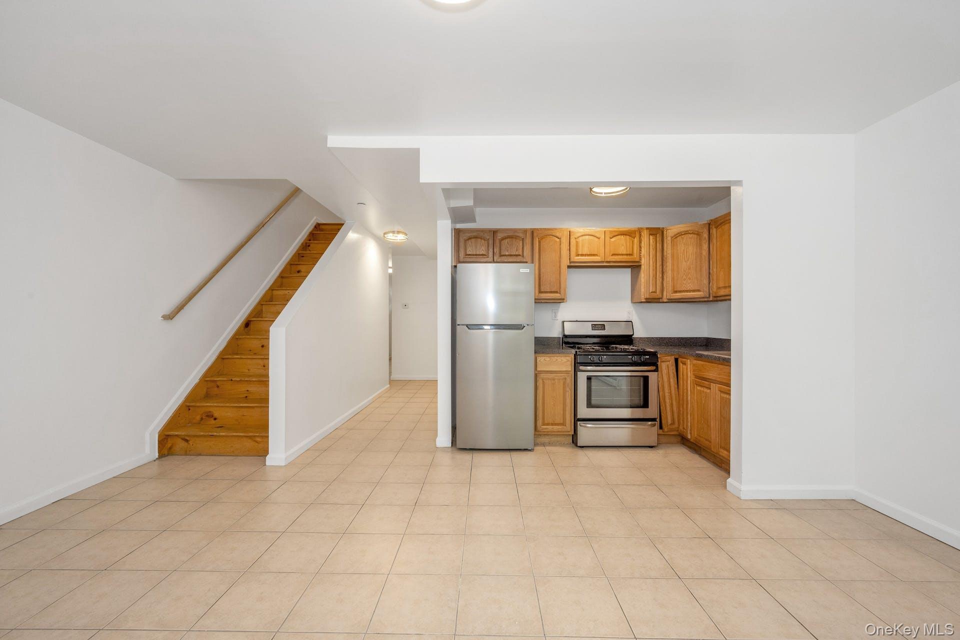 #11 photo, 3313 Rombouts Avenue, Bronx , NY 10475