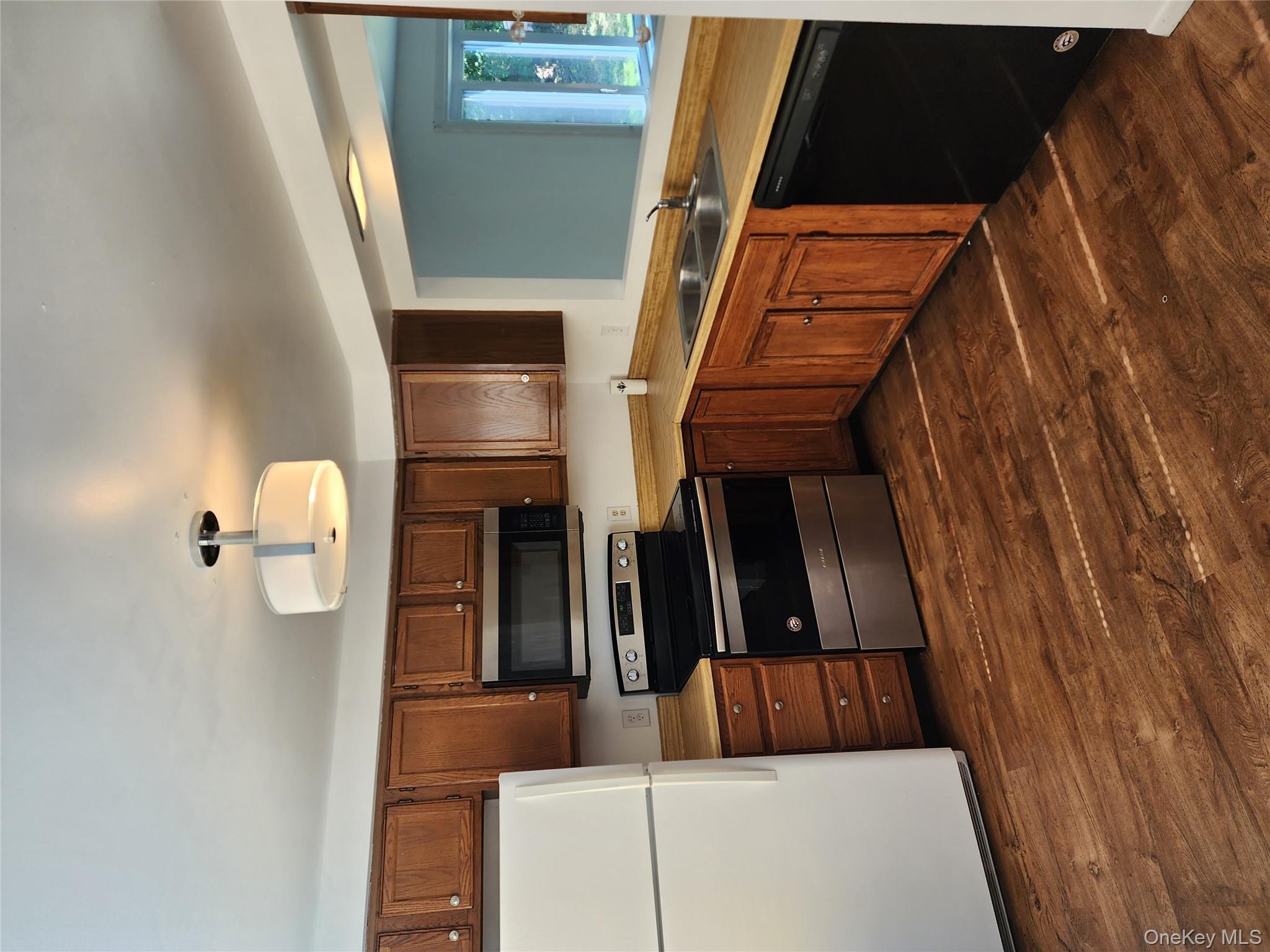 #4 photo, 3 Harbor Hill Court, Beacon , NY 12508