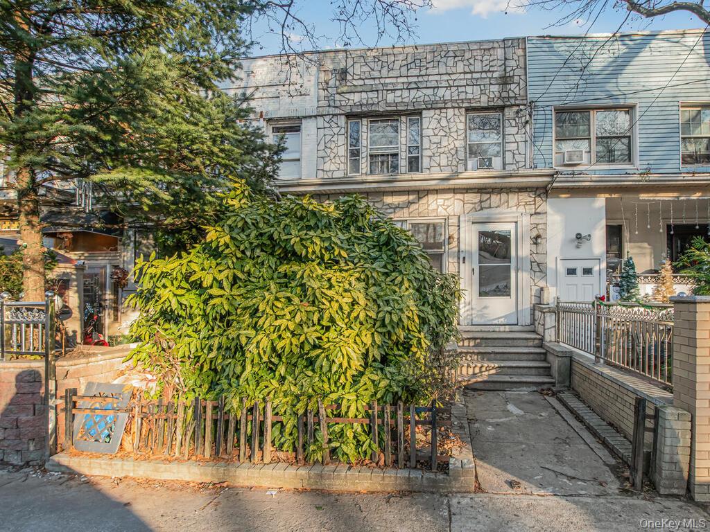 #1 photo, 3720 Dyre Avenue, Bronx , NY 10466