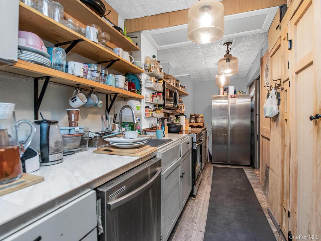 #5 photo, 3720 Dyre Avenue, Bronx , NY 10466