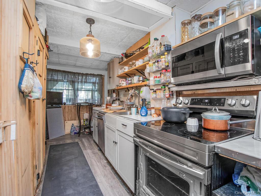 #6 photo, 3720 Dyre Avenue, Bronx , NY 10466