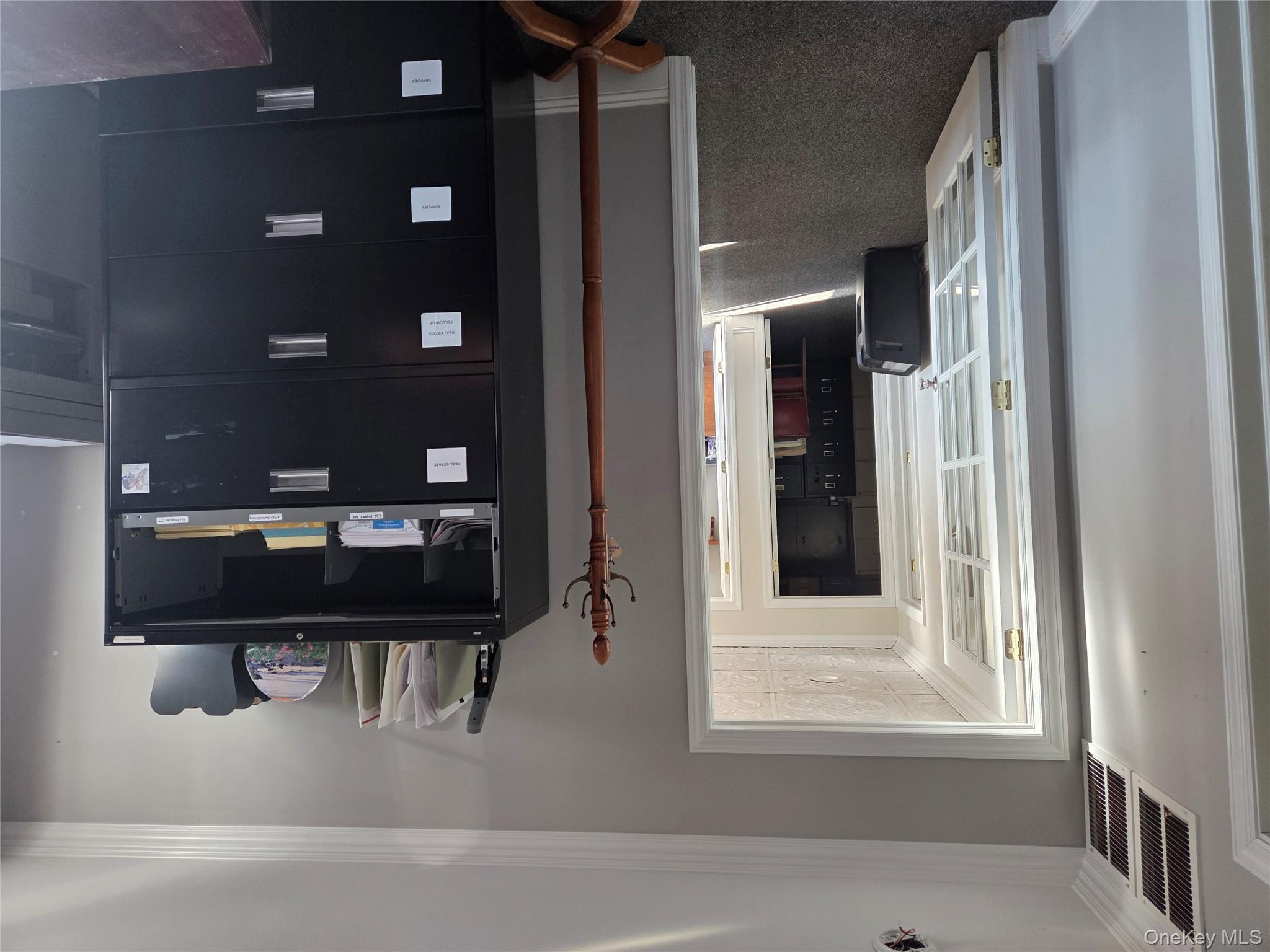 #10 photo, 631 Montauk Highway, מחוז סאפוק West Islip , NY 11795