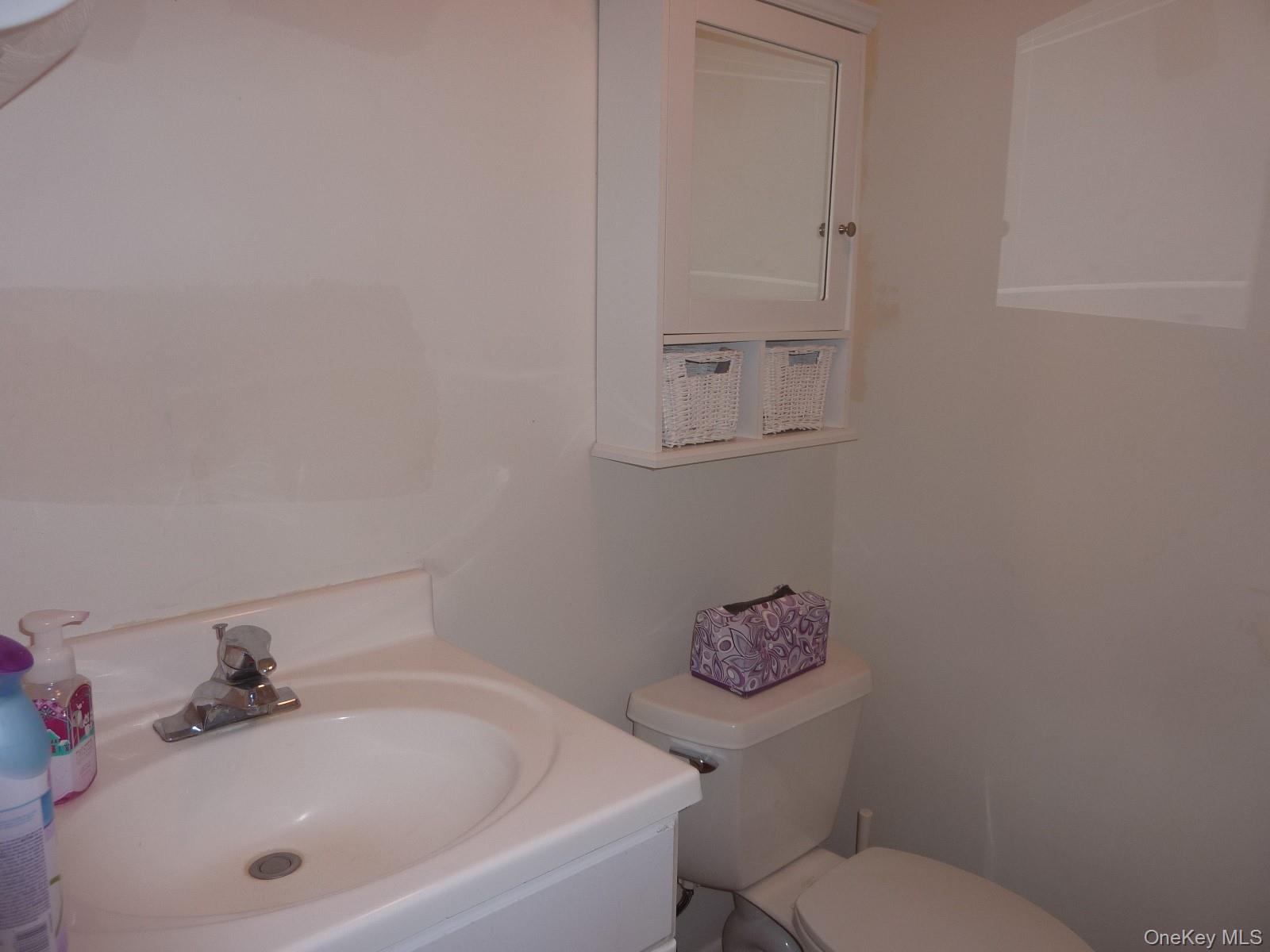 #11 photo, 631 Montauk Highway, מחוז סאפוק West Islip , NY 11795