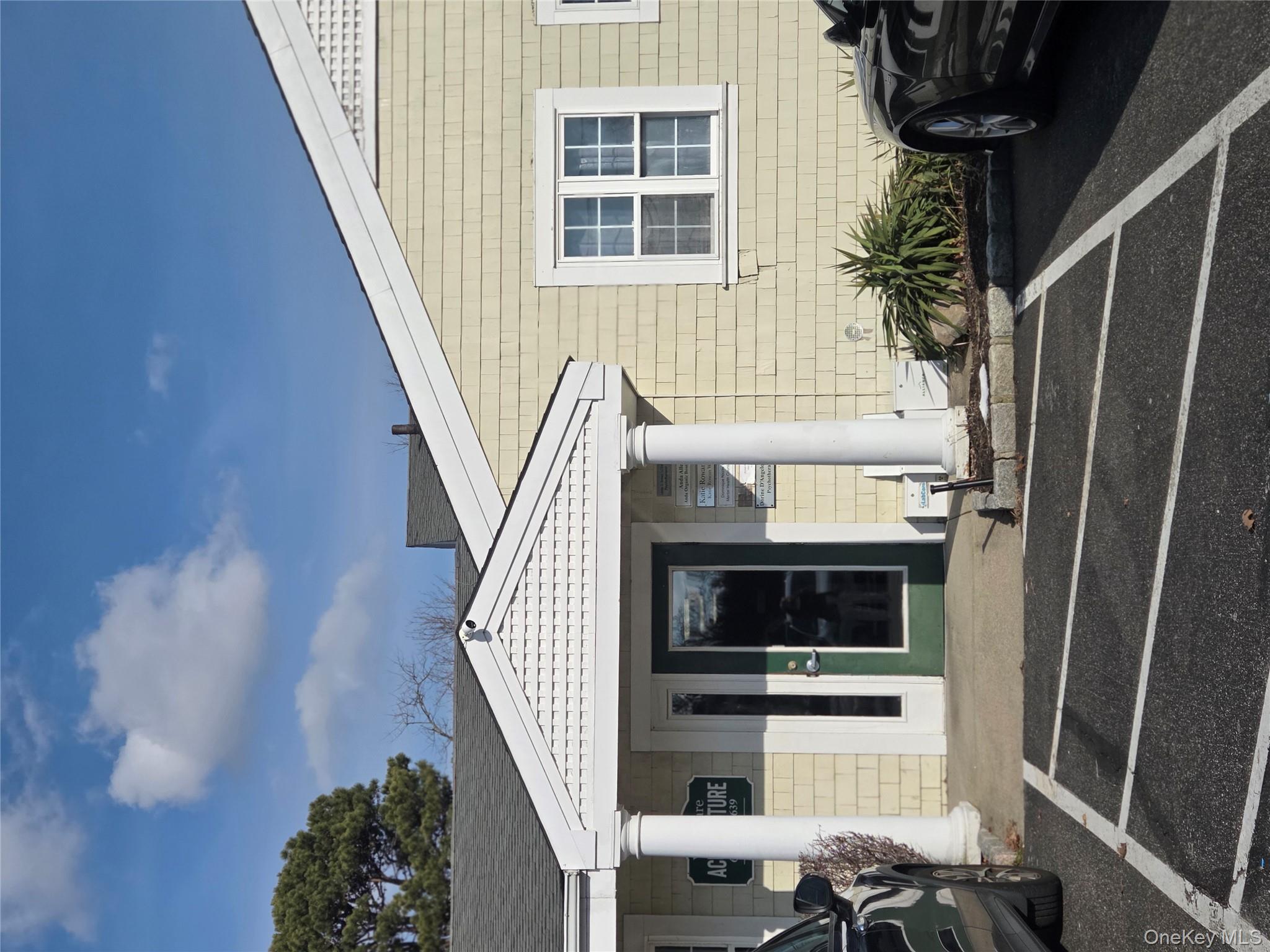 #2 photo, 631 Montauk Highway, מחוז סאפוק West Islip , NY 11795