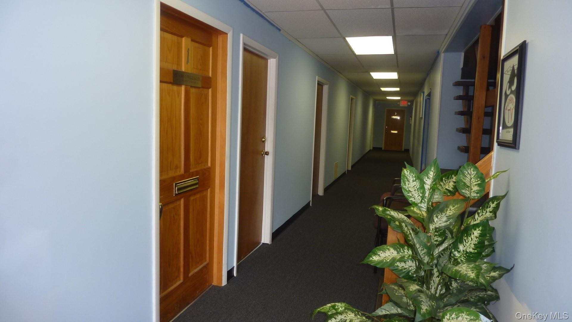 #4 photo, 631 Montauk Highway, מחוז סאפוק West Islip , NY 11795