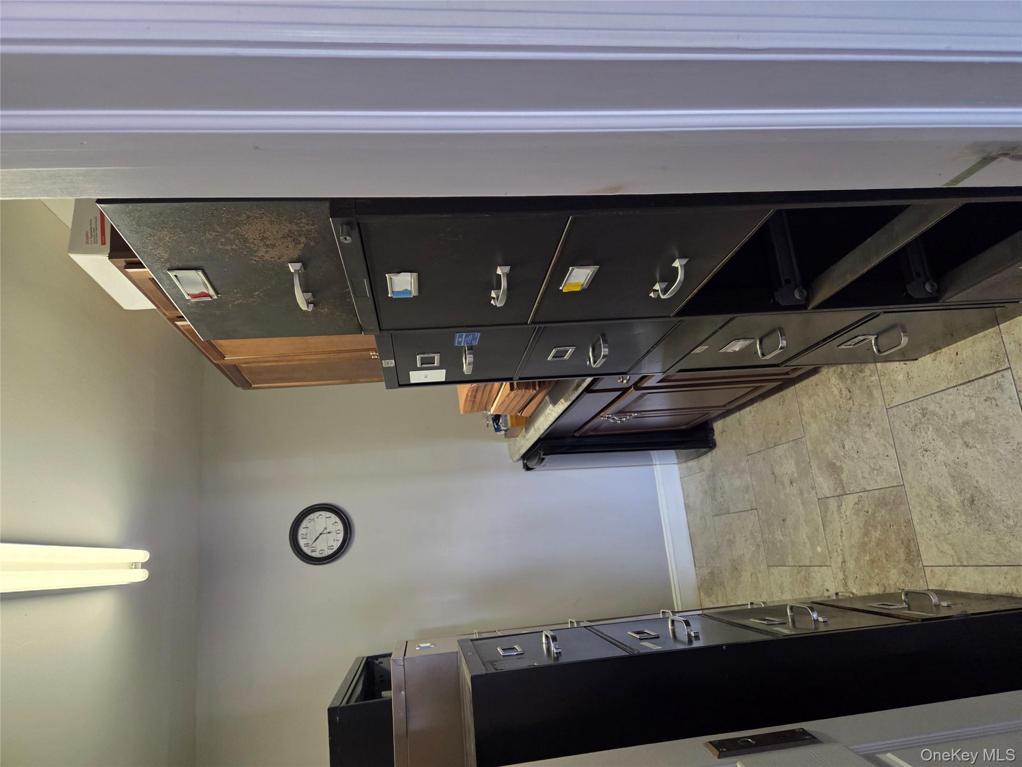 #9 photo, 631 Montauk Highway, מחוז סאפוק West Islip , NY 11795