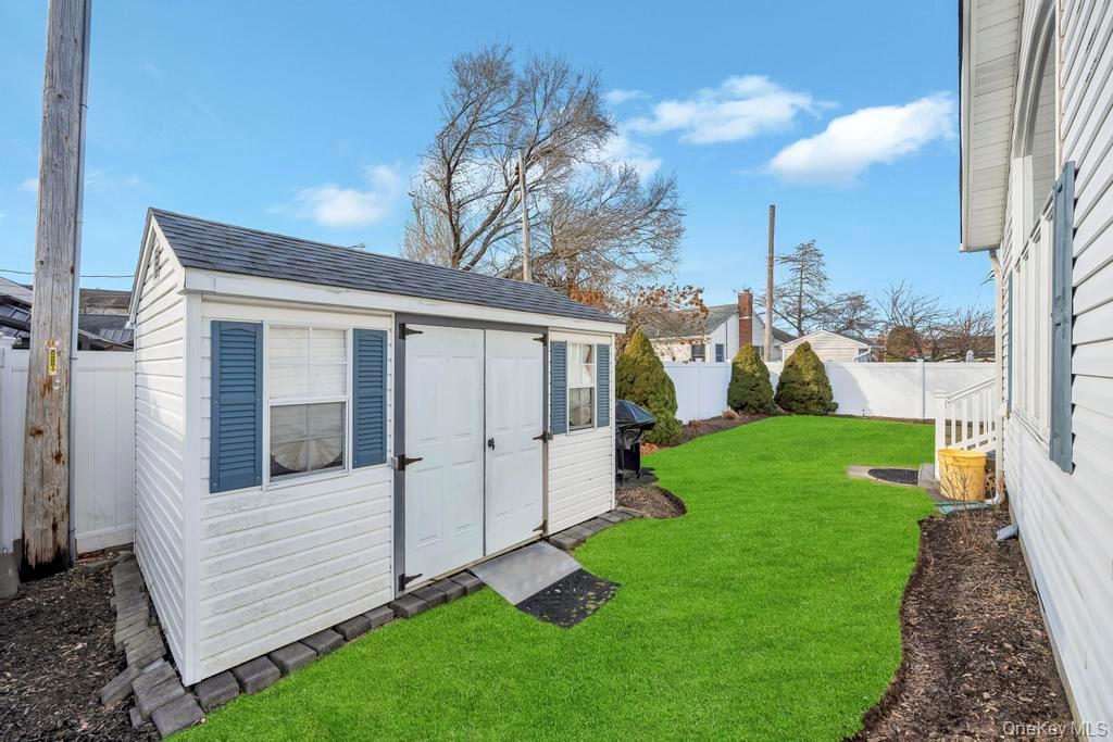 #20 photo, 60 Essex Road, Bethpage , NY 11714