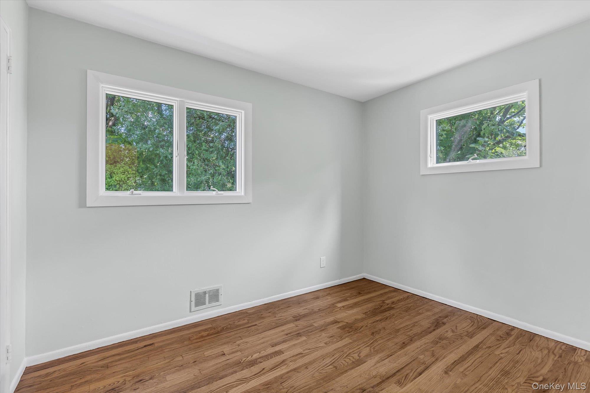 #11 photo, 49 Thorney Avenue, सफ़ोक काउंटी Huntington Station , NY 11746