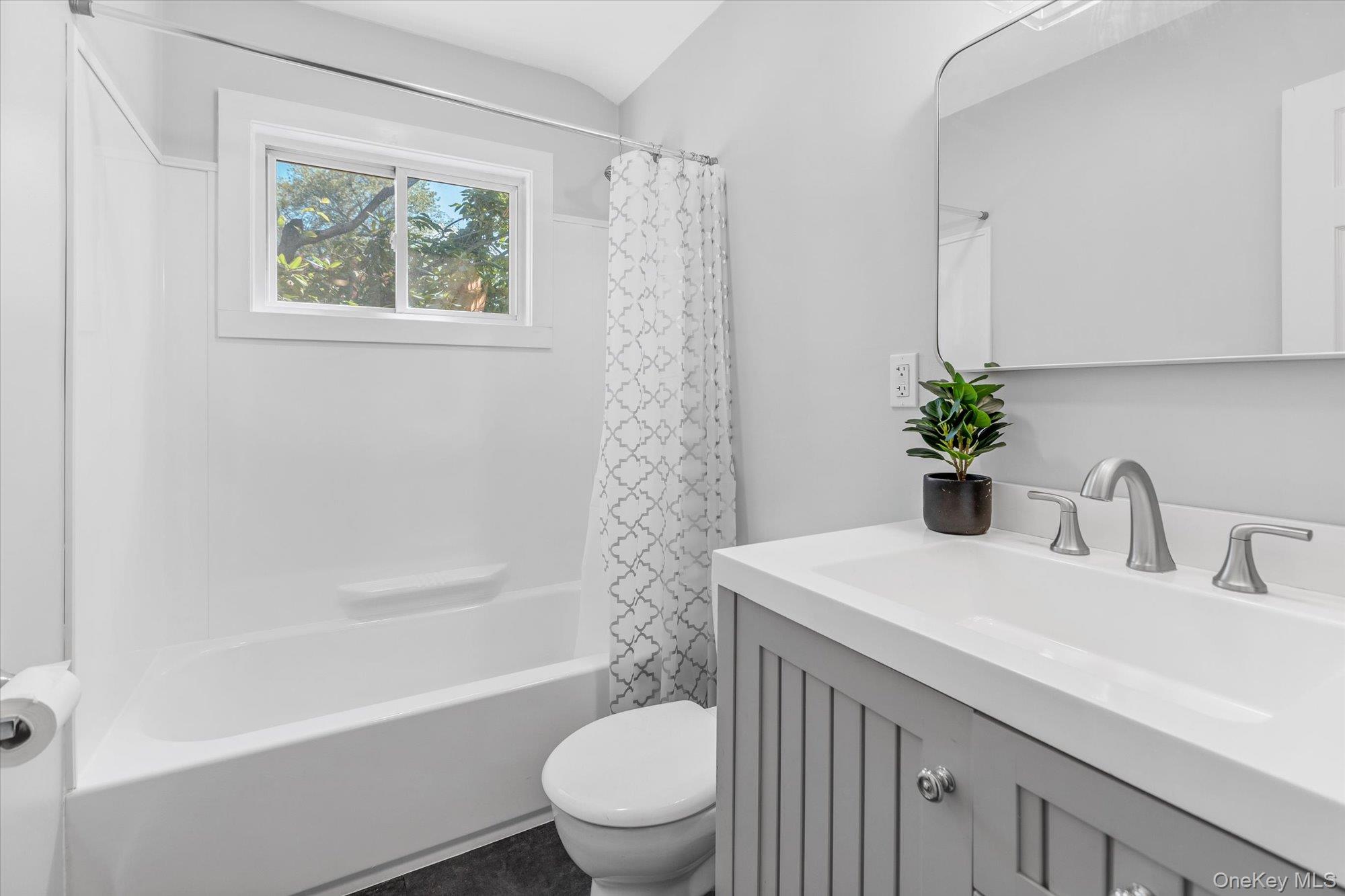 #12 photo, 49 Thorney Avenue, सफ़ोक काउंटी Huntington Station , NY 11746