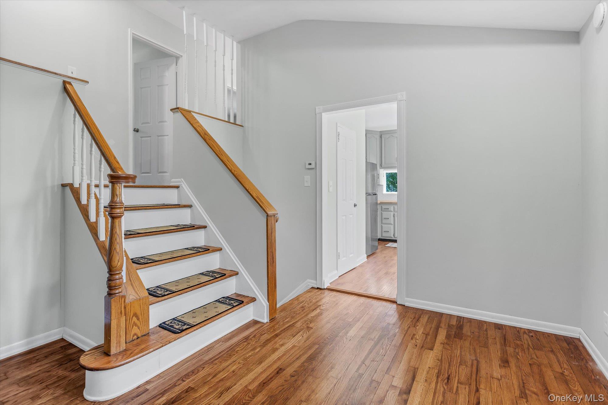 #4 photo, 49 Thorney Avenue, सफ़ोक काउंटी Huntington Station , NY 11746