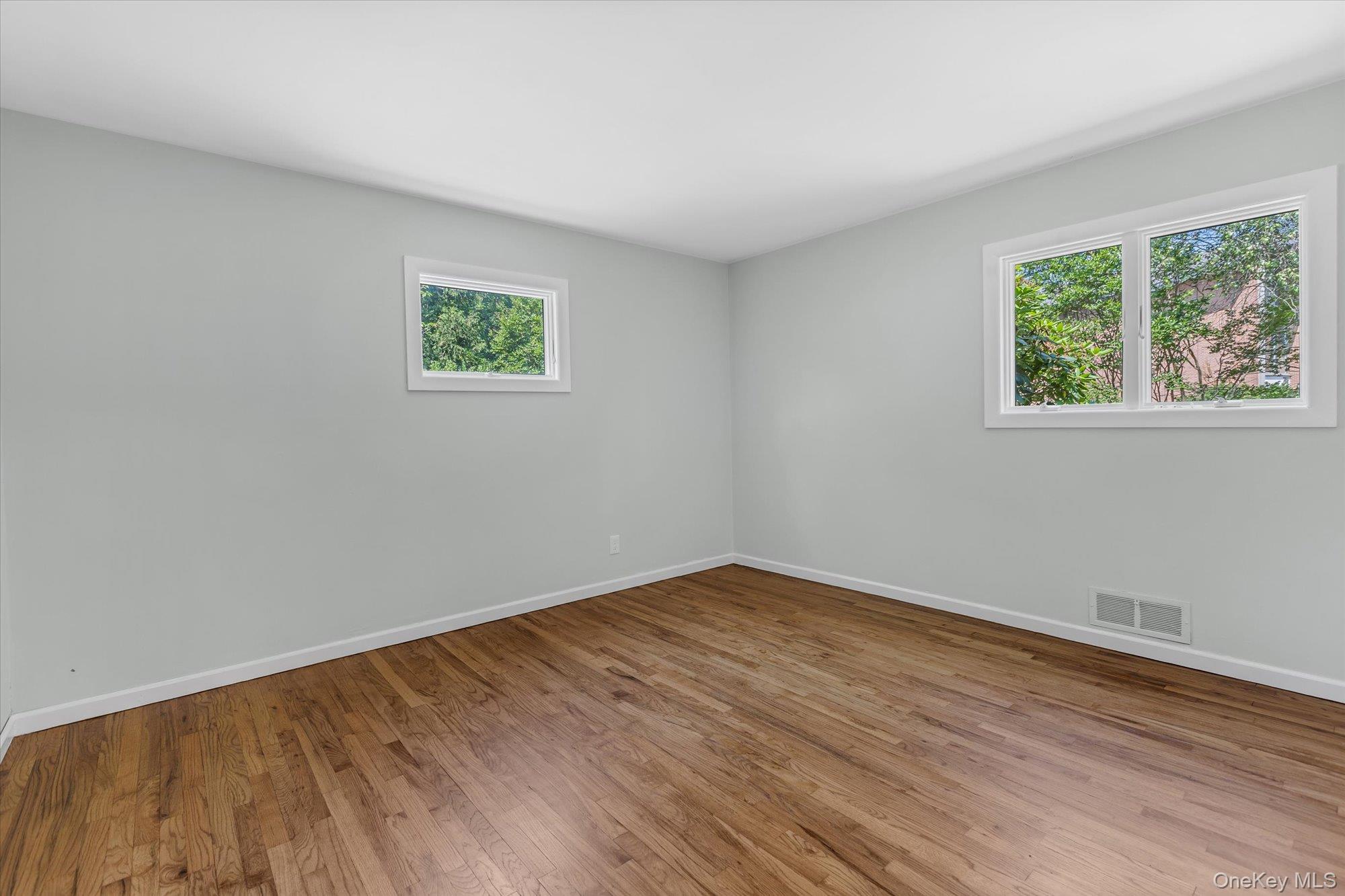 #8 photo, 49 Thorney Avenue, सफ़ोक काउंटी Huntington Station , NY 11746