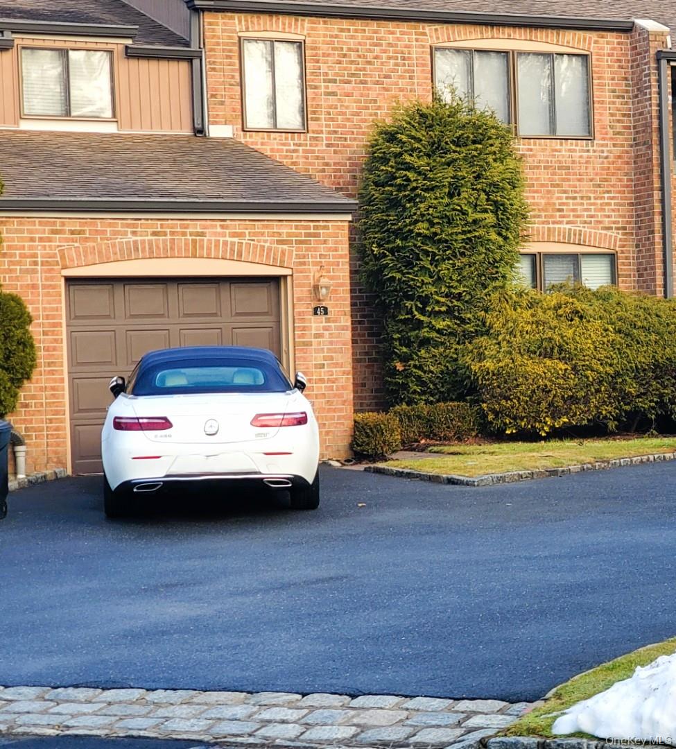 #1 photo, 45 Windsor Gate, North Hills , NY 11040